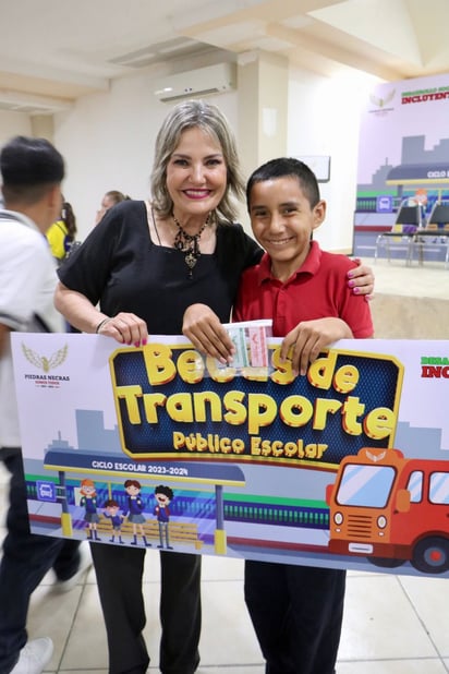 Estudiantes de Piedras Negras reciben subsidio al transporte público