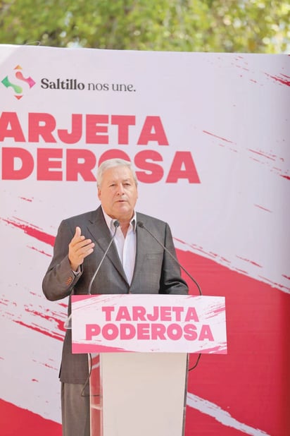 Alcalde de Saltillo entrega la tarjeta 'La Poderosa' en Centros Comunitarios