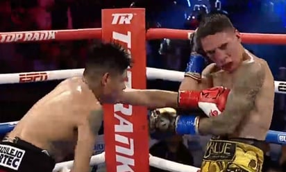 El 'Vaquero' Navarrete venció por decisión unánime a Oscar Valdez en intenso combate entre mexicanos