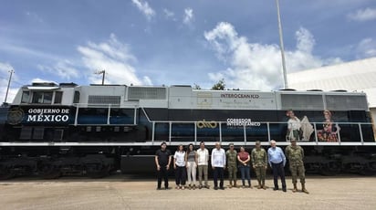 AMLO da a conocer la primera locomotora del Tren Interoceánico