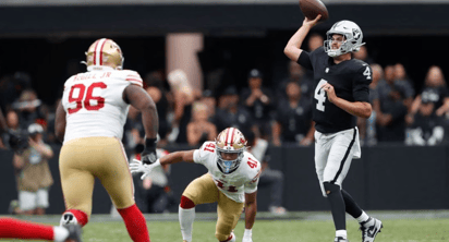 Raiders aplastan a los 49ers en pretemporada de NFL