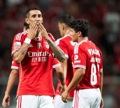 Ángel Di María corrió frenéticamente para marcar otro gol para el Benfica, que perdió en su debut en la Liga Portugal