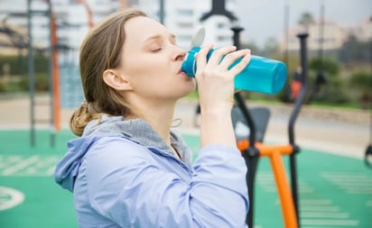 Cómo preparar un suero oral rehidratante casero