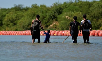 Mayoría de boyas que Texas puso en la frontera están en México, determina la Comisión Internacional de Límites y Aguas