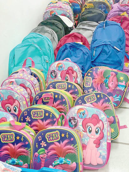 Cáritas reúne material escolar y mochilas para niños vulnerables