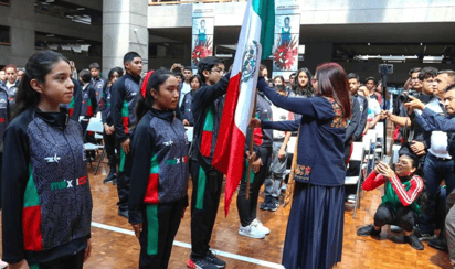 Leticia Ramírez abandera a selección mexicana que participará en Juegos Mundiales Escolares en Brasil