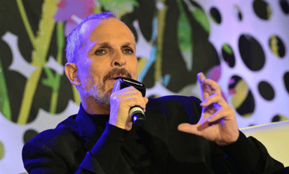 Así llegó Miguel Bosé a México