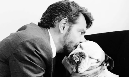 Familia Derbez está de luto, muere su perrita Fiona: 'estamos devastados'