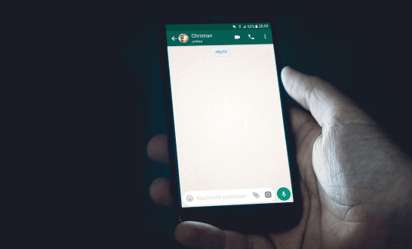 ¿WhatsApp te restringe por usar ciertas palabras en tus mensajes?