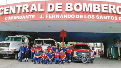 Bomberos conmemoran su día realizando actividades simbólicas 