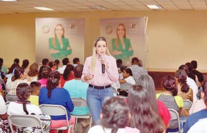 La Senadora por Coahuila, Verónica Martínez inicia gira para presentar su informe