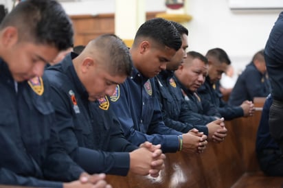 Ofrecen misa por bomberos de Acuña 