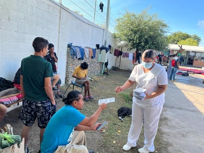 Migrantes recurren a brigadas de salud en busca de atención