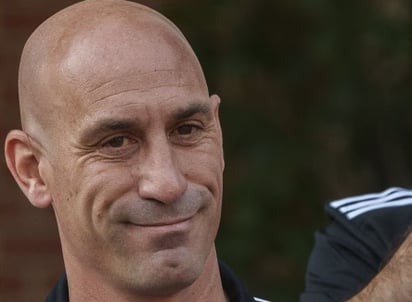 FIFA abre investigación contra Luis Rubiales por beso a Jenni Hermoso: 
