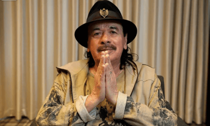 Carlos Santana se disculpa con la comunidad trans por los 'comentarios insensibles' que hizo durante uno de sus conciertos