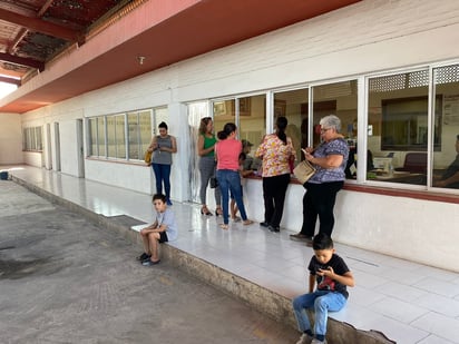 Madres de familia solicitan cambios de escuela