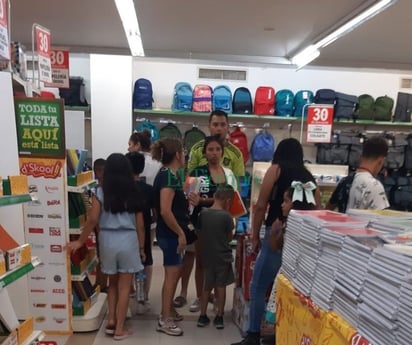 Un caos en las tiendas de la localidad ante el regreso a clases