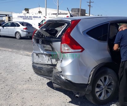 Nissan le llegá por detrás a una CRV en la carretera federal 30