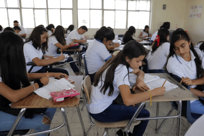 Regresan 600 mil niños a clases entre la incertidumbre y la desconfianza