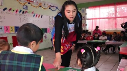 Profesores piden voto de confianza a padres de familia ante polémica de libros de texto