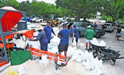 Florida ordena evacuaciones ante llegada del huracán Idalia