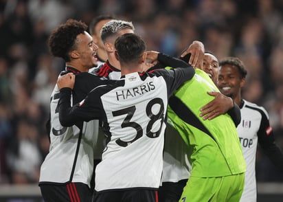 Raúl Jiménez anotó su penalti cuando Fulham eliminó al Tottenham Hotspur de la Copa Carabao