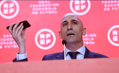 RFEF activa 'protocolos internos' contra Luis Rubiales; dejará de percibir salario y se le ha retirado el coche y celular