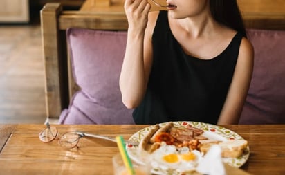 Un síntoma sutil de diabetes que puedes notar después de comer