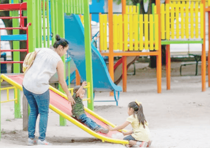 Resbaladillas peligrosas, pero necesarias en jardín de niños 