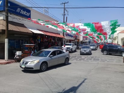 Comerciantes optimistas se preparan para las fiestas patrias