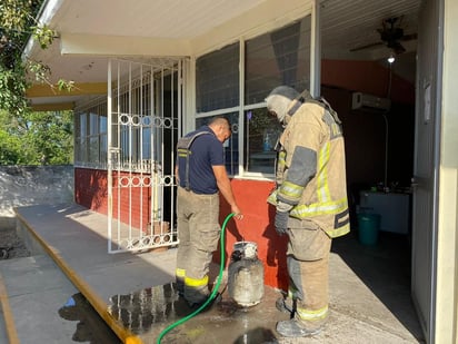 Flamazo deja una persona lesionada en una escuela 