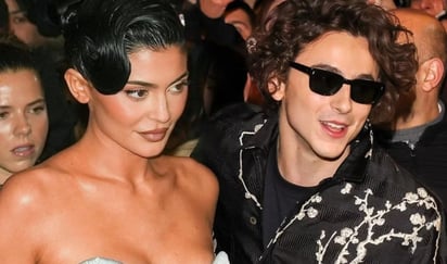 Kylie Jenner y Timothée Chalamet confirman su romance con apasionado beso