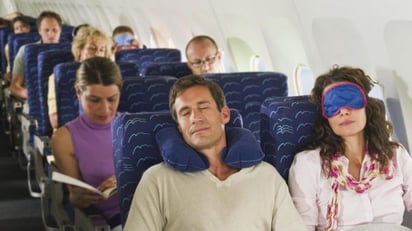 Qué puedes hacer para dormir mejor en un vuelo de larga distancia