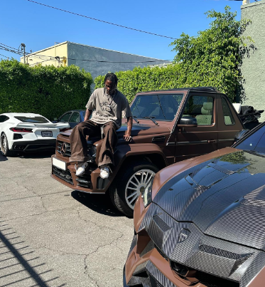 Travis Scott muestra su colaboración con nike sharkidon