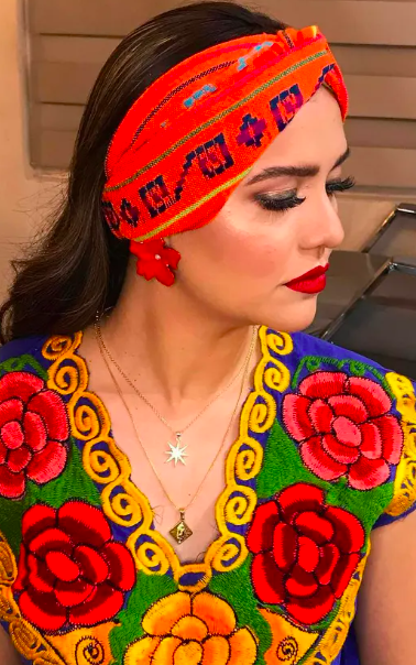 Peinados con diademas mexicanas para destacar en tus looks durante todo el mes: Aprovecha el mes patrio para lucir este colorido accesorio y darle un toque diferente a tu look.