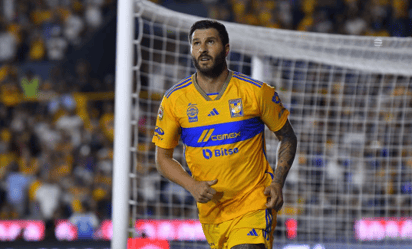 VIDEO: André-Pierre Gignac rechaza a mujer que le coqueteaba en un antro