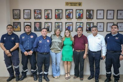 Premian la labor del bombero del mes de agosto  