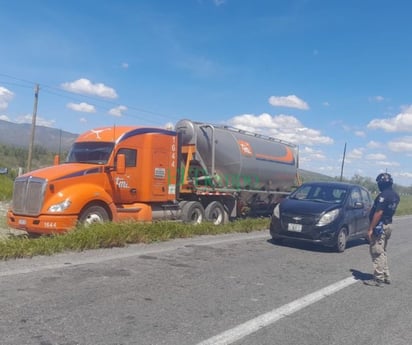 Pipas a orillas de la carretera son peligrosas y PC multa a empresas