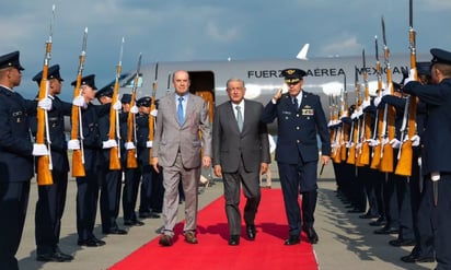 AMLO llega a Cali, Colombia a conferencia Latinoamericana y del Caribe sobre drogas