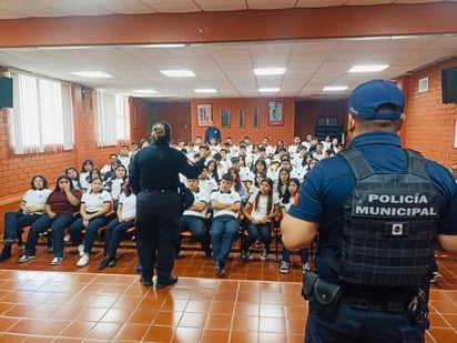 Proximidad Social, visita escuelas e implementa operativa mochila  