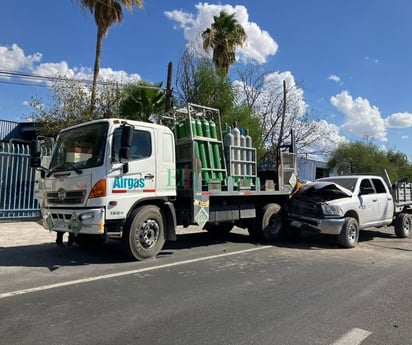 Choque por alcance en Estancias de Santa Ana deja dos lesionados