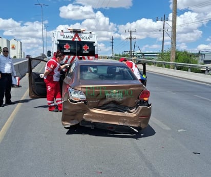 Dos jovencitas y su madre resultaron lesionadas en fuerte choque 