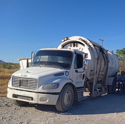 A mano armada malandro despoja a operador de camión de basura