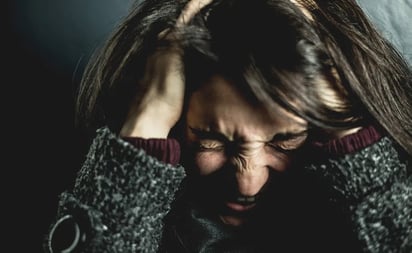 Mujeres embarazadas y con migraña corren mayor riesgo de complicaciones obstétricas y postnatales