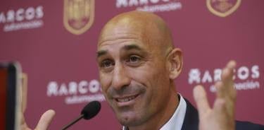 Renuncia Luis Rubiales a la RFEF, no aguantó la presión