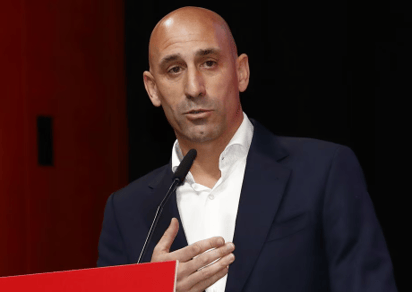 Luis Rubiales revela que previo al beso con Hermoso: “Le pregunté, ¿puedo darte un piquito rápido?”