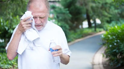 La vejez y el calor pueden ser una combinación mortal: Consejos para mantenerse seguro