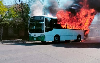 Evacuan a 54 menores de kinder por incendio de camión en Nuevo León 