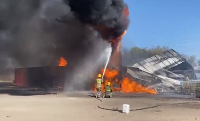 VIDEO: Se incendian contenedores con diésel en empresa de Nuevo León