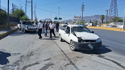 Vulka móvil queda varada en puente de AHMSA y reparador de climas la choca